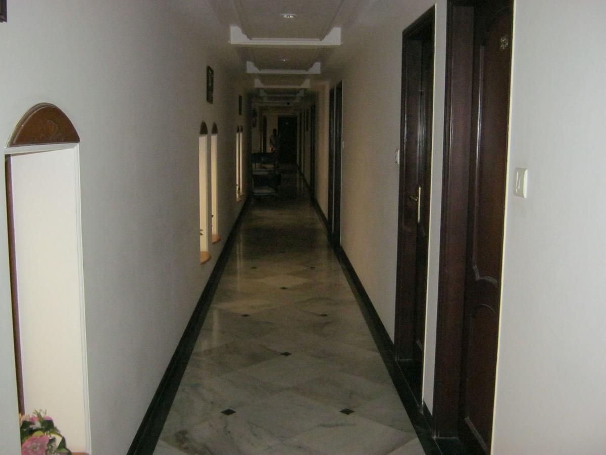 Hotel Galaxy Surat Exterior photo